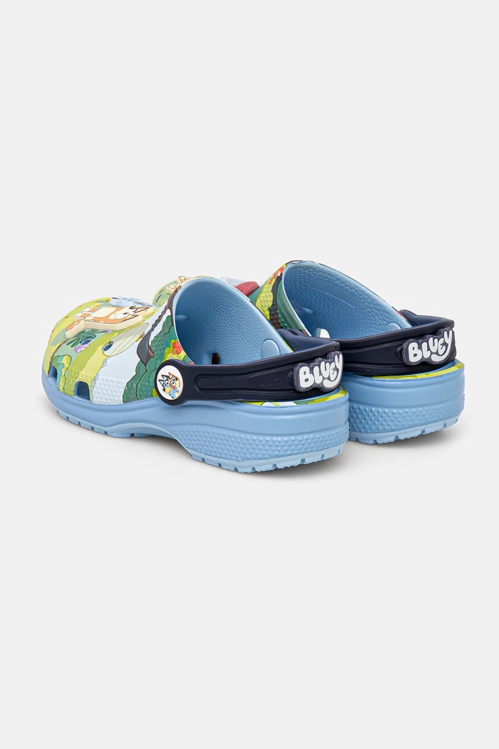 Chłopiec Crocs klapki CLASSIC BLUEY CLOG 210558.CROCS.CLASSIC.BL niebieski