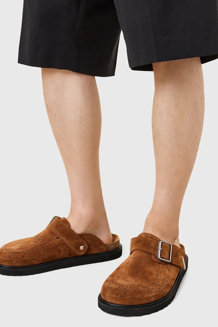 AllSaints Klapki zamszowe Randal Mule M003FC.TAN