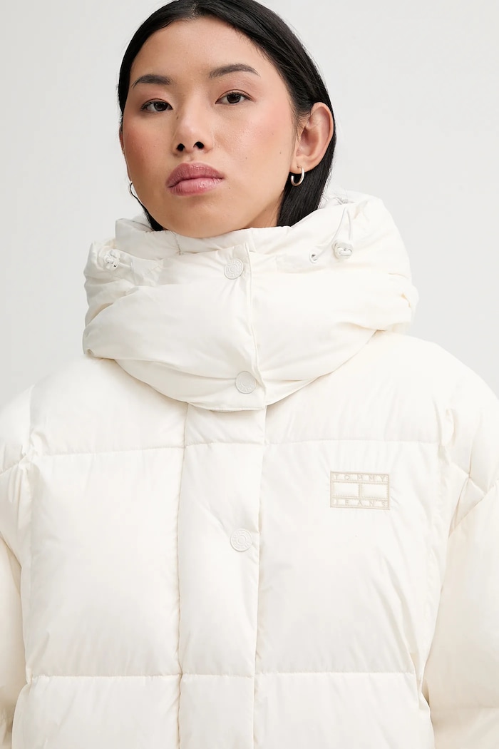 Páperová bunda Tommy Jeans DW0DW21615 béžová