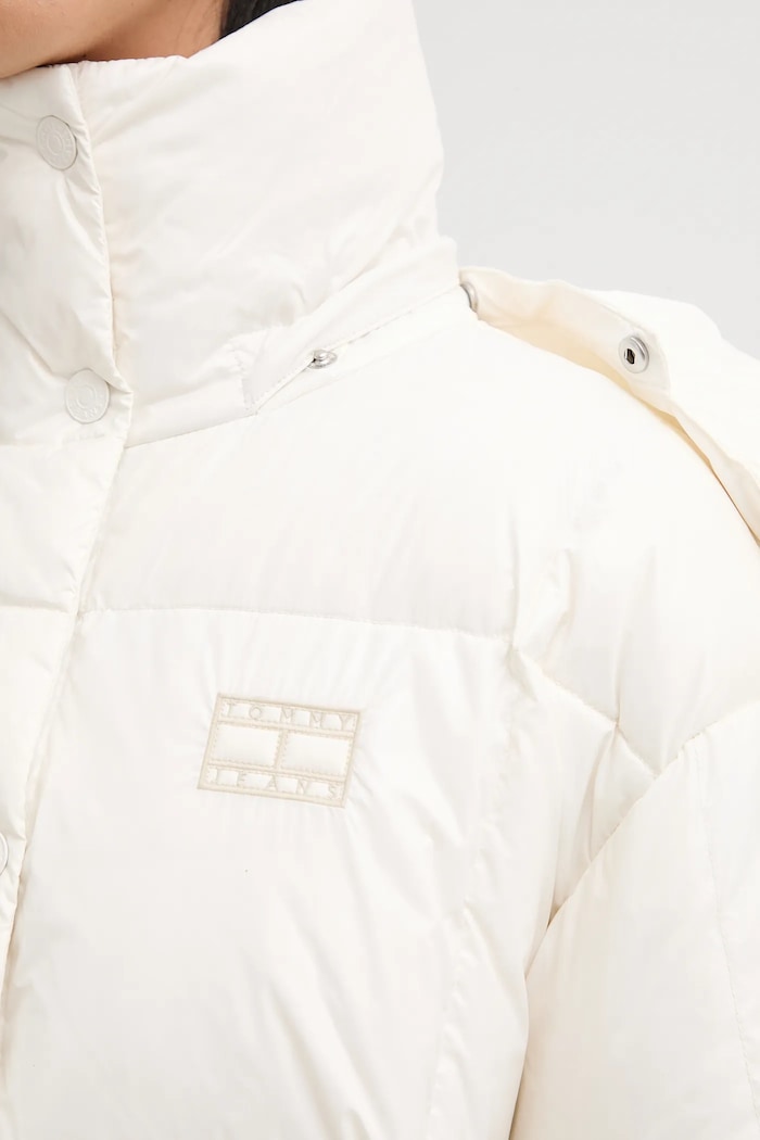 Páperová bunda Tommy Jeans DW0DW21615