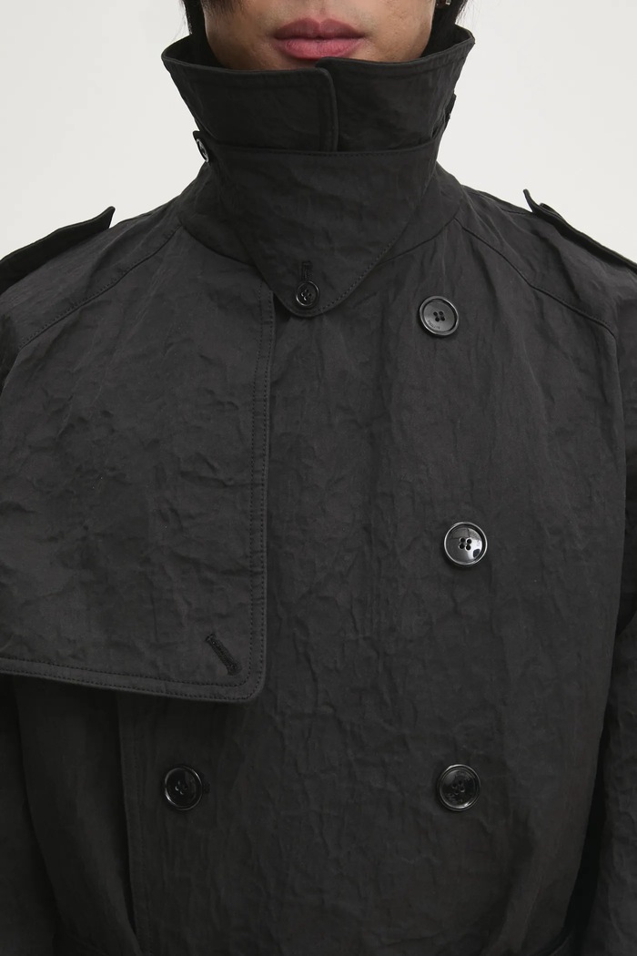 Trenčkot VETEMENTS Metalized Wrinkled Trenchcoat UA66CO100B čierna
