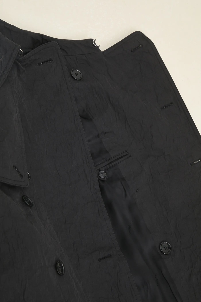 Trenčkot VETEMENTS Metalized Wrinkled Trenchcoat UA66CO100B