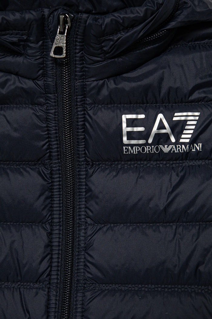CHLAPEC Dětská péřová vesta EA7 Emporio Armani 7B000034.AF12477 námořnická modř