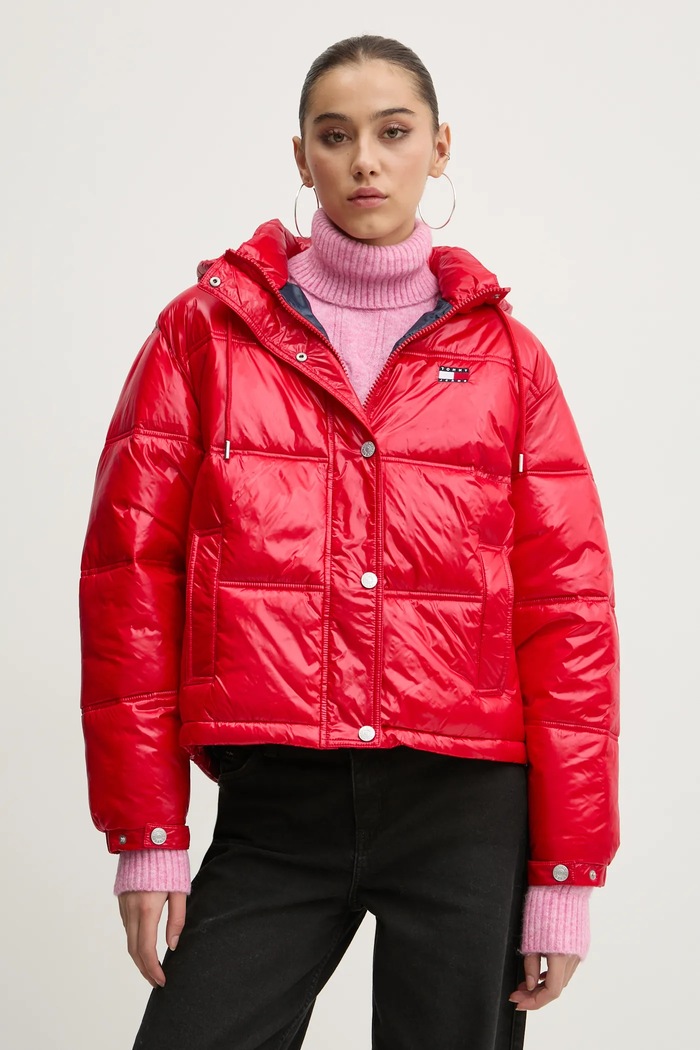 Tommy Jeans rövid kabát szigetelt piros DW0DW20210
