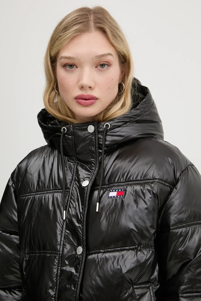 Tommy Jeans rövid kabát DW0DW20210 fekete