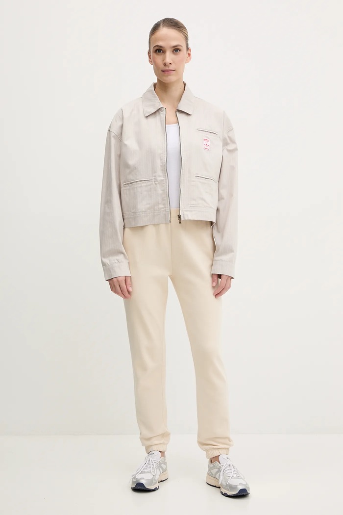 Памучно яке adidas Originals AOP CROP JACKET JC8853 бежов SS25