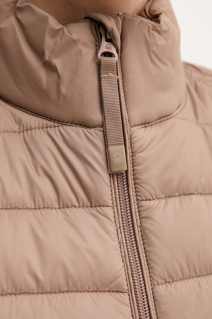 United Colors of Benetton Vestă 2TWDDJ00V maro
