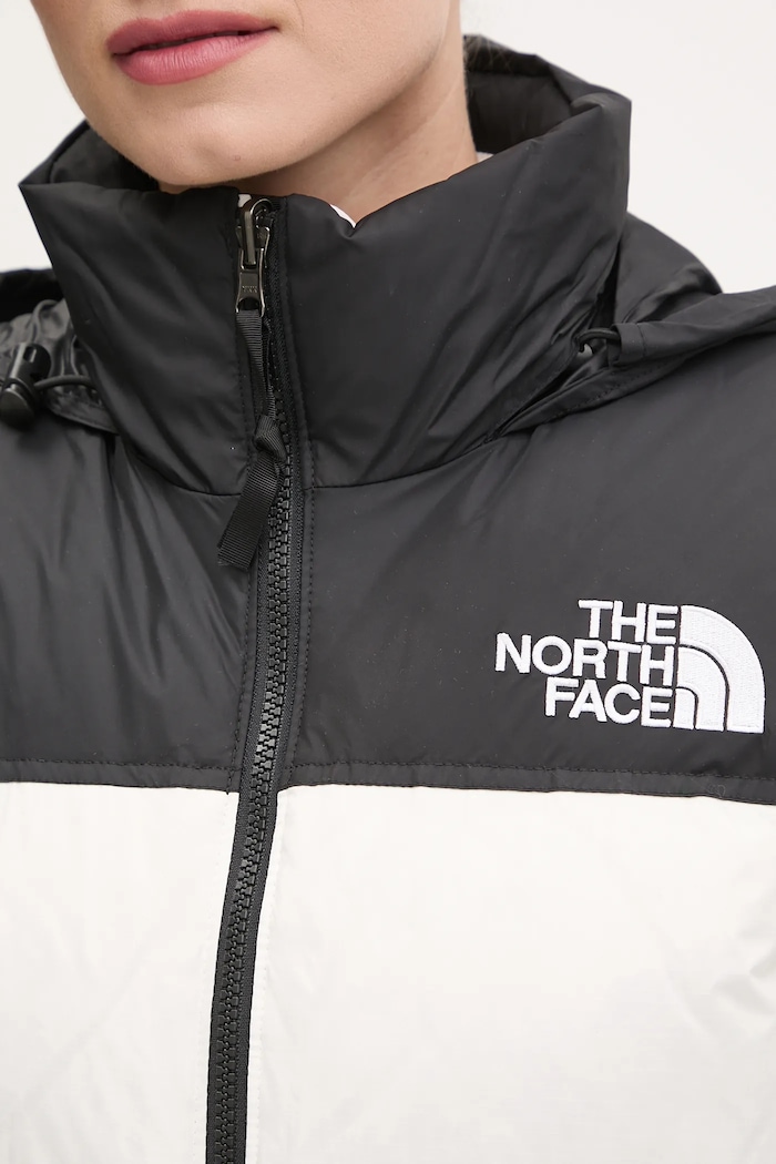 Péřová bunda The North Face 1996 Retro Nuptse NF0A3XEOROU1 bílá