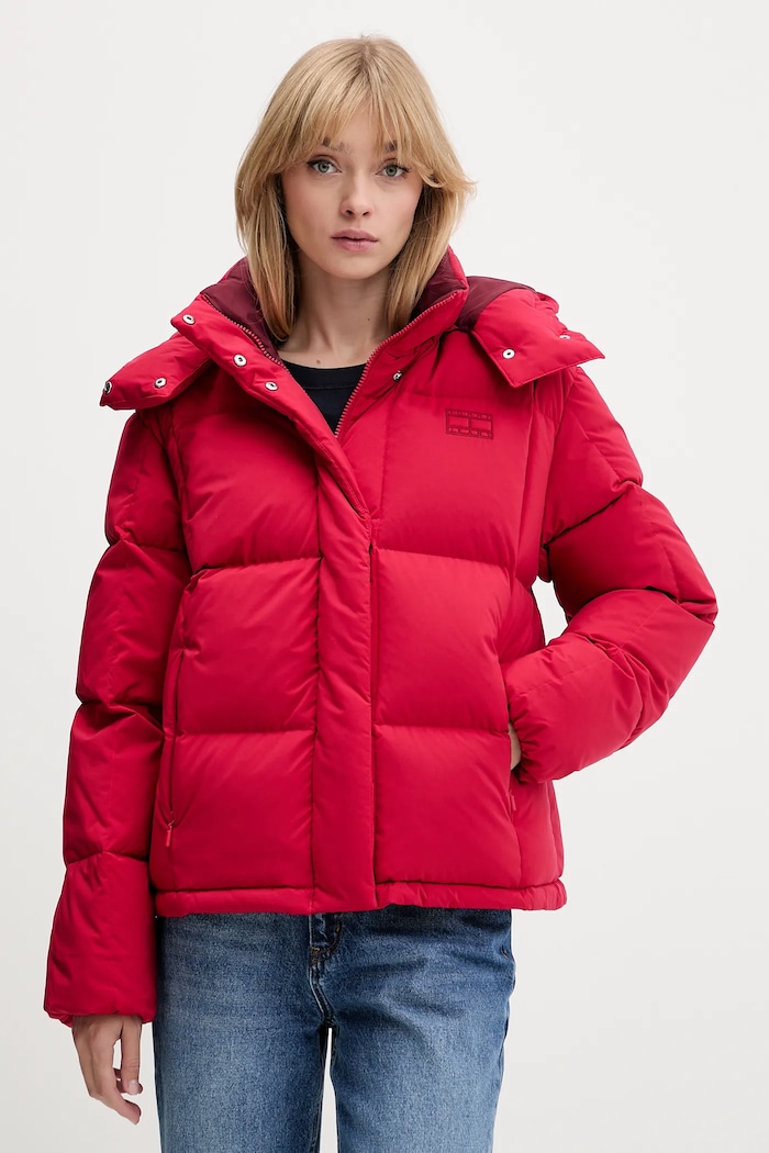 Páperová bunda Tommy Jeans zateplené červená DW0DW21623