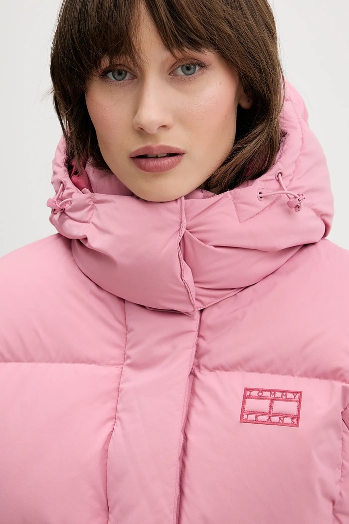 Пухено яке Tommy Jeans розов DW0DW21624