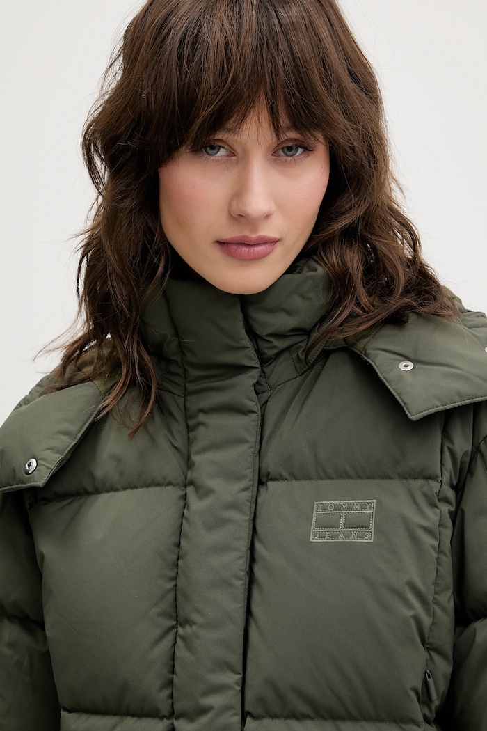 Пухено яке Tommy Jeans зелен DW0DW21624