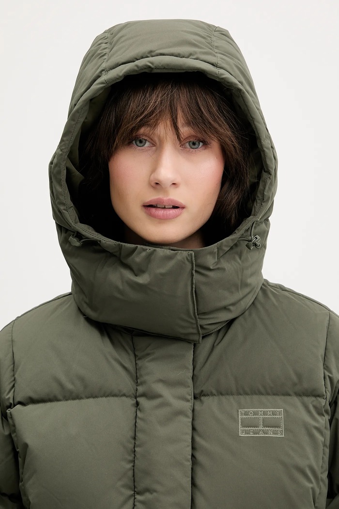 Пухено яке Tommy Jeans DW0DW21624 зелен