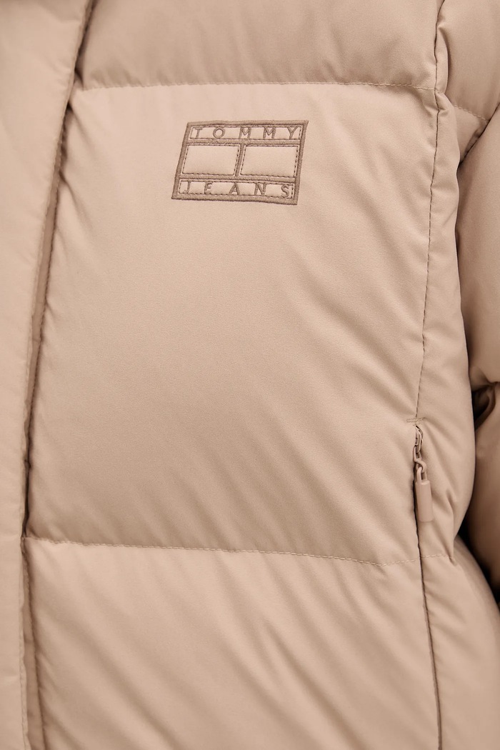 Μπουφάν με επένδυση από πούπουλα Tommy Jeans DW0DW21624