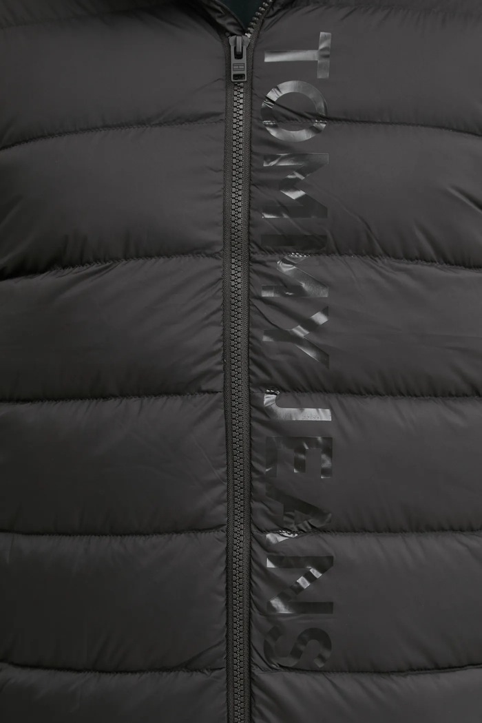Μπουφάν με επένδυση από πούπουλα Tommy Jeans μαύρο DM0DM21175