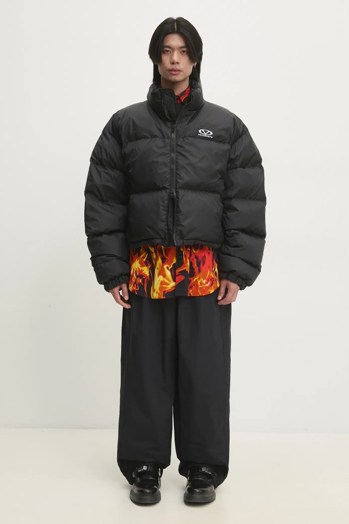 VETEMENTS down jacket Logo Puffer UA66JA350B