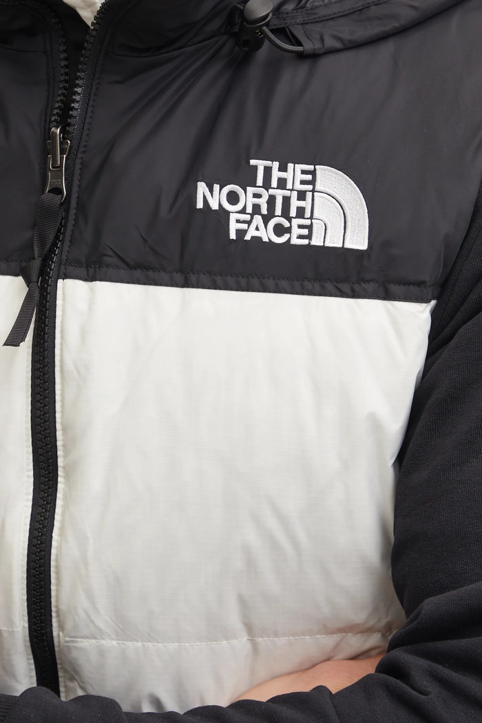 Páperová vesta The North Face 1996 Retro Nuptse NF0A3JQQROU1 béžová