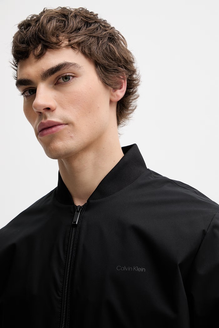 Calvin Klein čierna LV040FM512