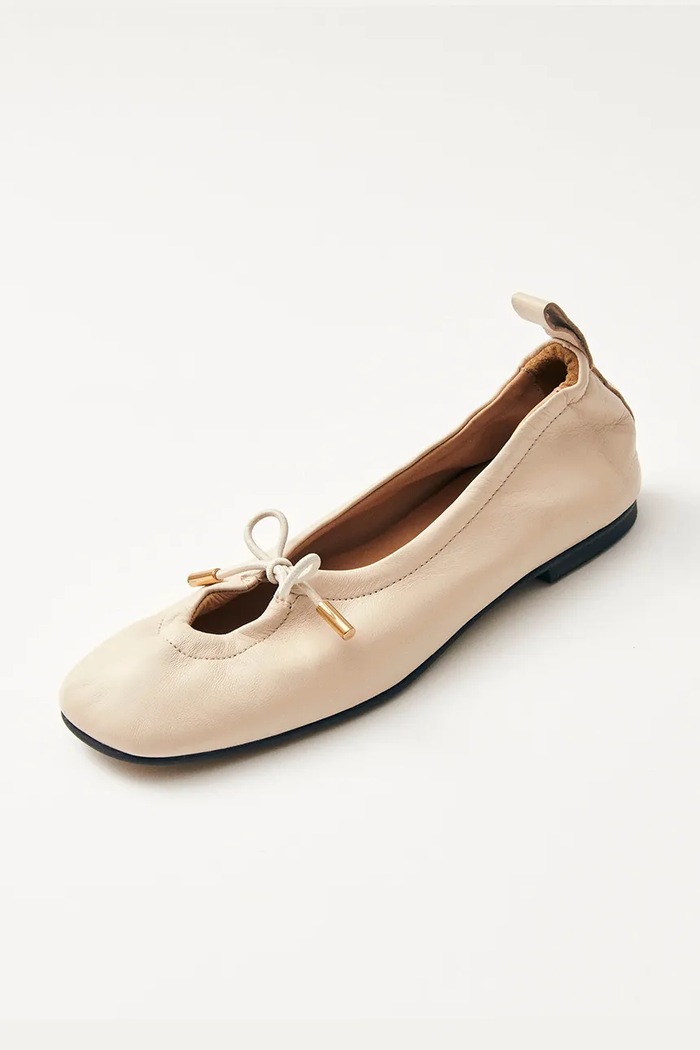 Usnjene balerinke Alohas Rosalind S100303.01 bež SS26