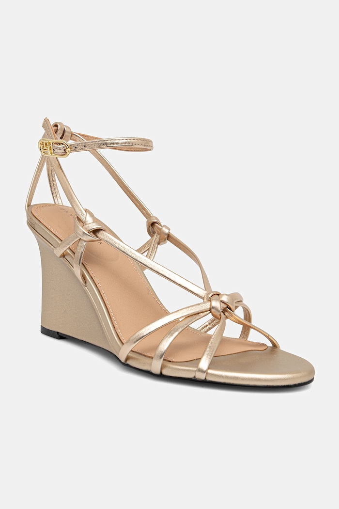 Tommy Hilfiger sandały skórzane METAL LEATHER KNOTS WEDGE SANDAL 5-8 cm złoty FW0FW08801