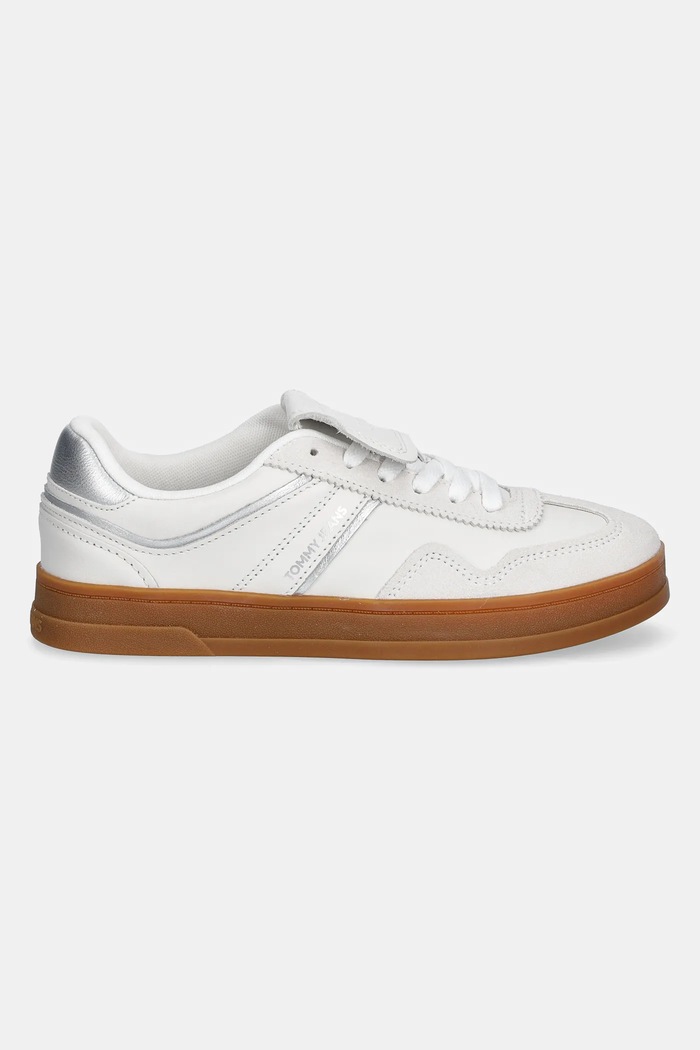 Kožené sneakers boty Tommy Jeans THE GREENWICH FLAP EN0EN02715 bílá SS25