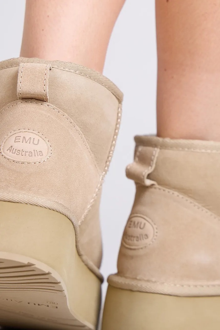 Semišové sněhule Emu Australia Stinger Micro Flatform W13082.SAND