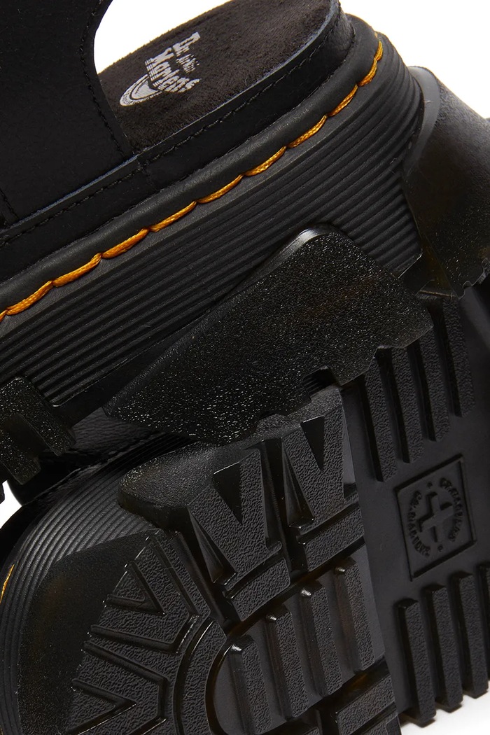 Sandály Dr. Martens Mattison 3S černá DM40891001