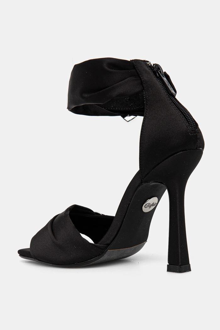 Obutev Sandali Buffalo Fairy Chic Heart 1291618.BLK črna