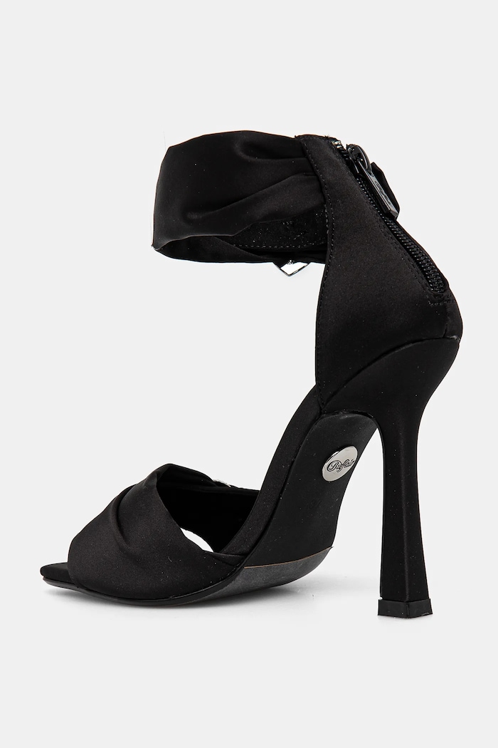 Obutev Sandali Buffalo Fairy Chic Heart 1291618.BLK črna