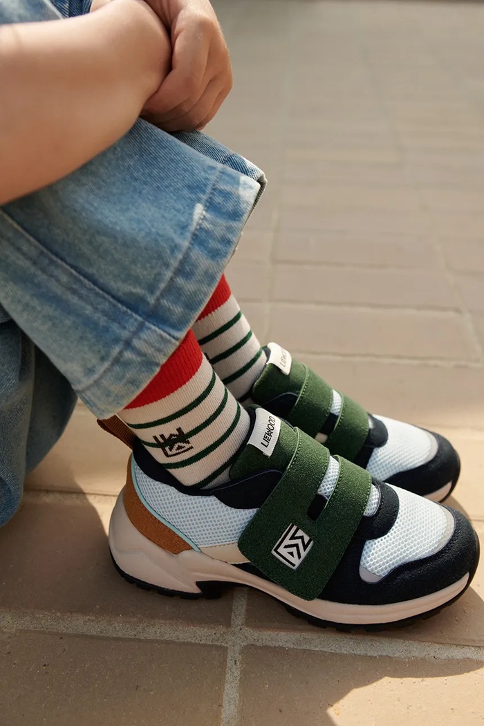 Liewood sneakersy dziecięce Denisa Sneakers imitacja zamszu granatowy LW19661