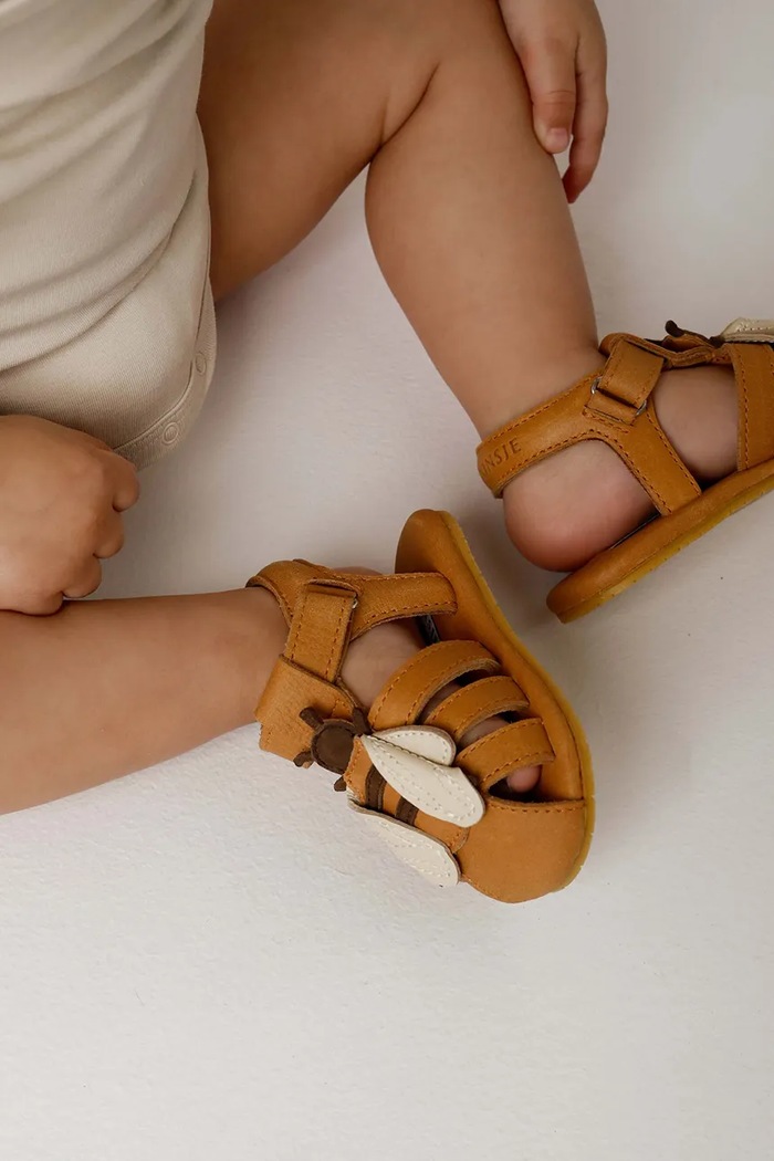Βρεφικά δερμάτινα σανδάλια Donsje Duni Sky Sandals Bee Βρεφικό προϊόν καφέ 1040001