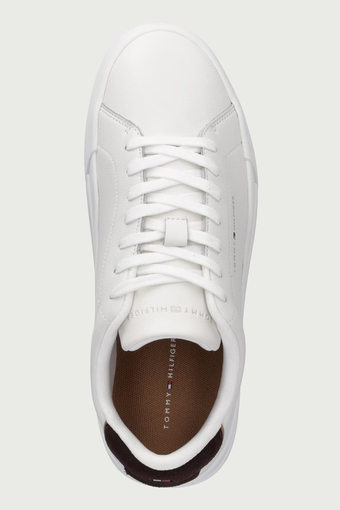 TH COURT LTH DETAIL ESS sneakersy męskie skórzane Tommy Hilfiger FM0FM05367 biały
