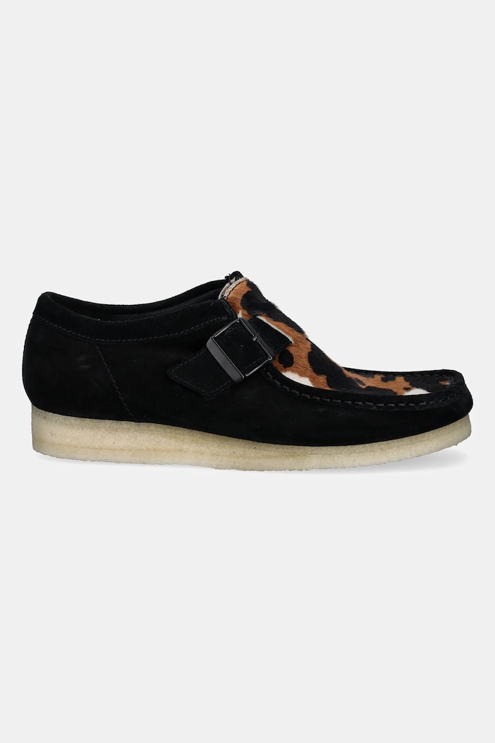 Semišové polobotky Clarks Originals WallabeeBuckle 26180611 černá SS25