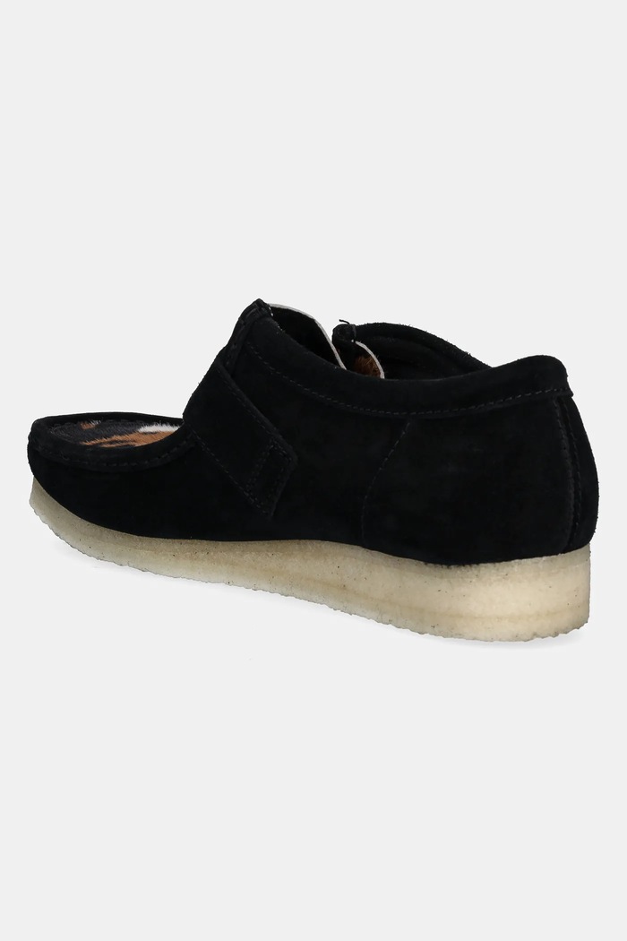 Boty Semišové polobotky Clarks Originals WallabeeBuckle 26180611 černá