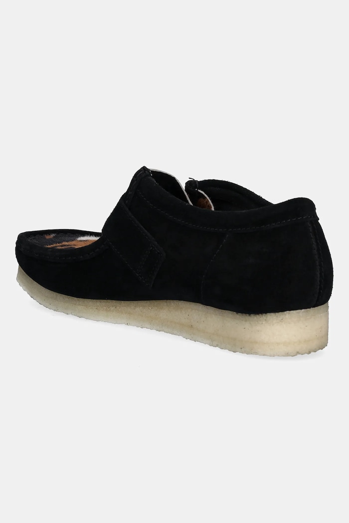 Boty Semišové polobotky Clarks Originals WallabeeBuckle 26180611 černá
