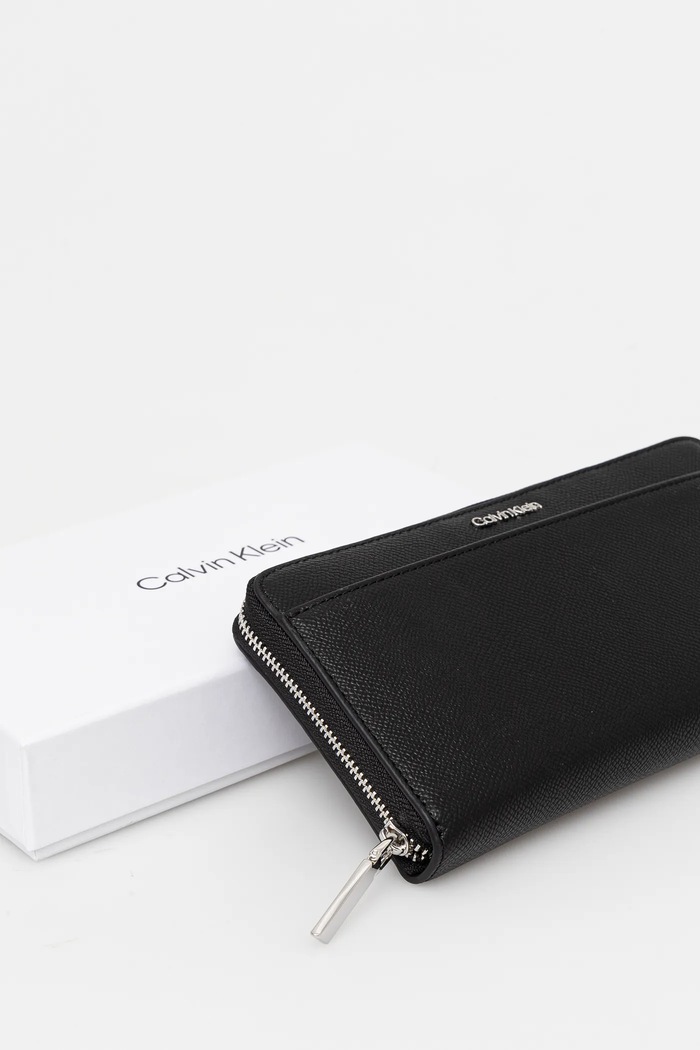 Calvin Klein portfel K60K613070 czarny SS25