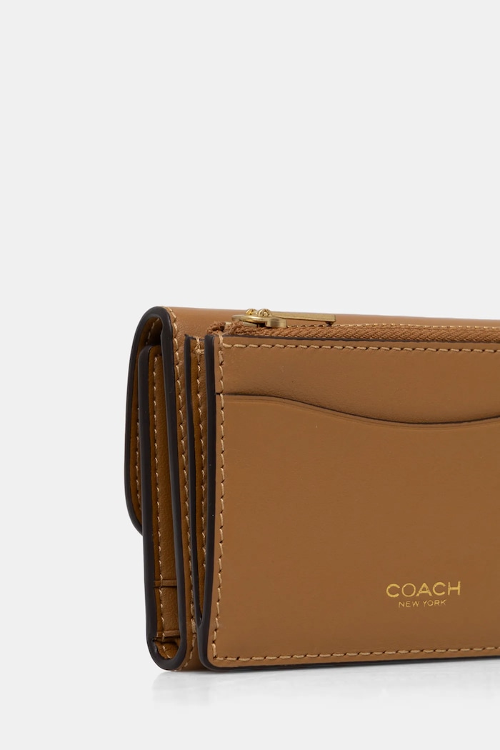Кожен портфейл Coach CZ111 бежов SS26