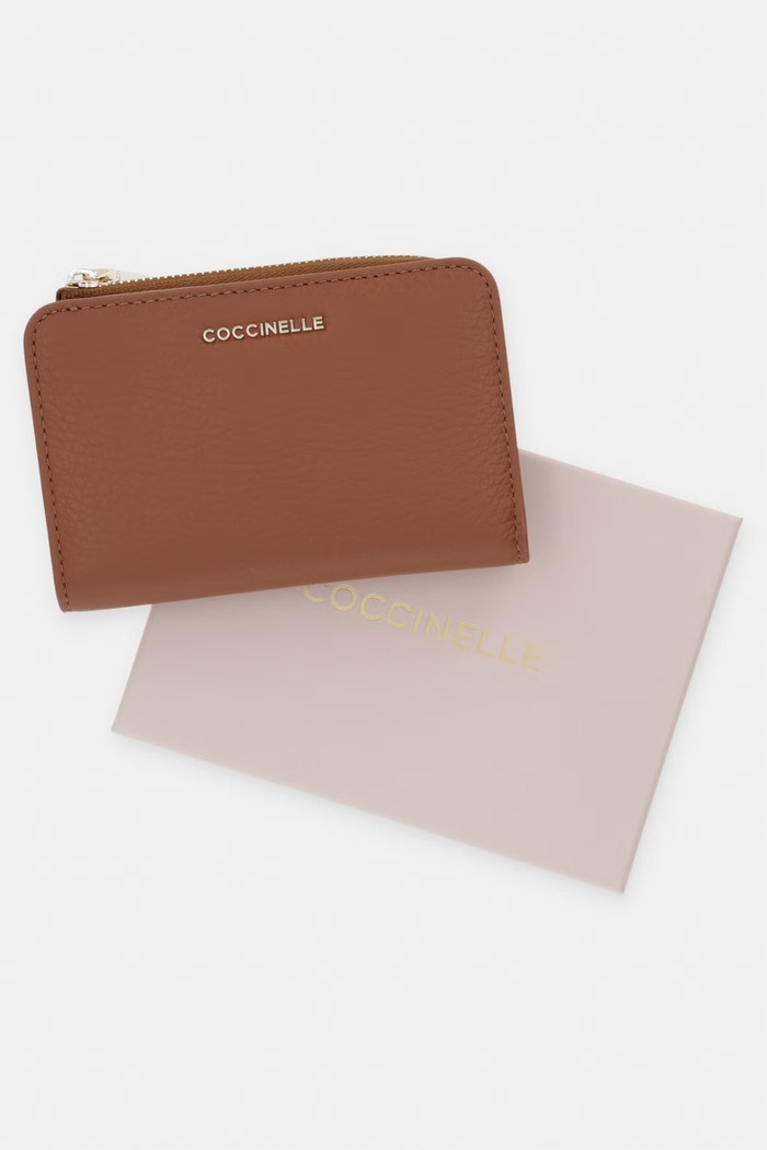 Coccinelle портфейл дамски от кожа E2.MW5.11.D1.01 кафяв