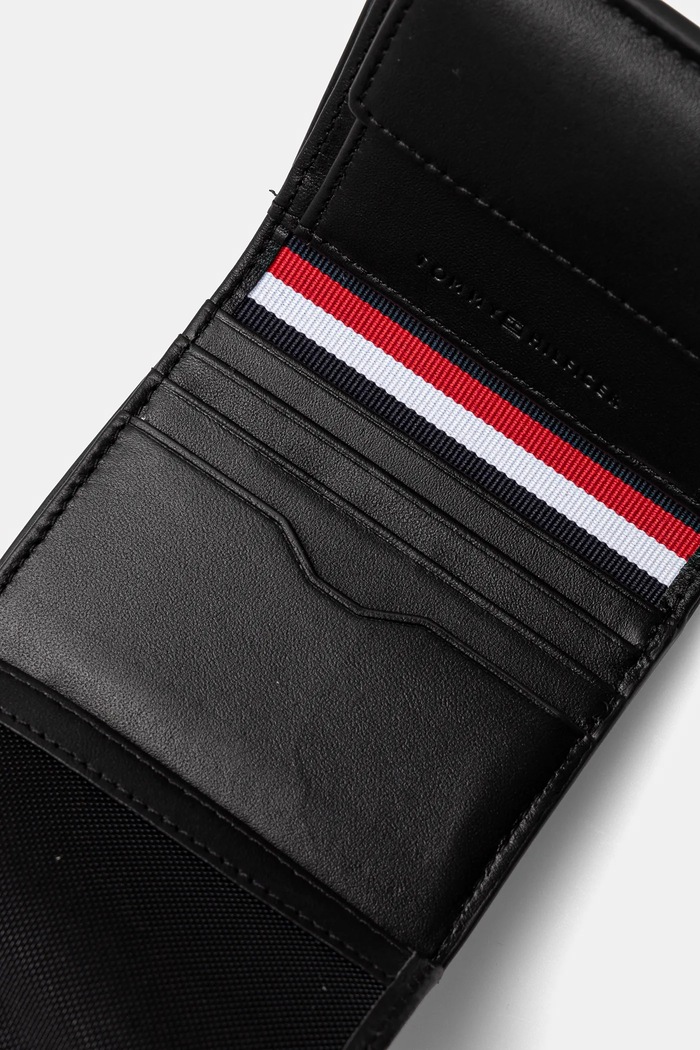 Kožená peněženka Tommy Hilfiger černá AM0AM13045