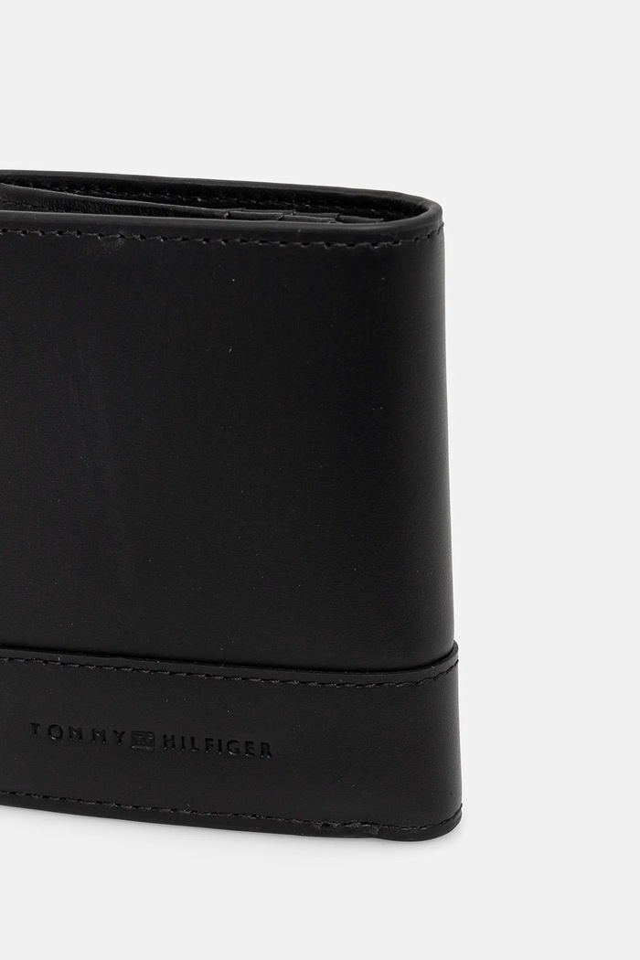 Kožená peněženka Tommy Hilfiger AM0AM13247 černá SS25