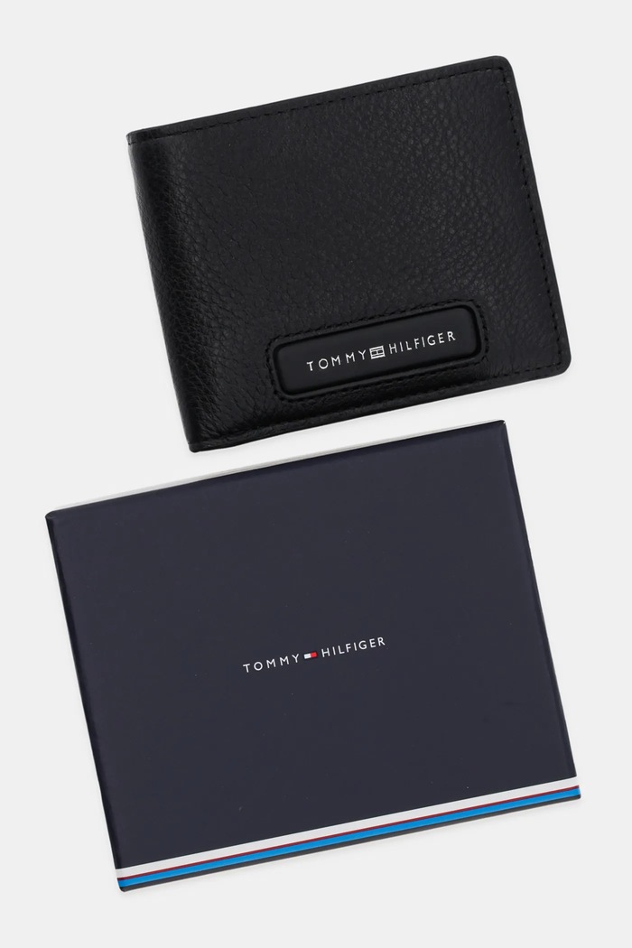 Δερμάτινο πορτοφόλι Tommy Hilfiger μαύρο AM0AM13251