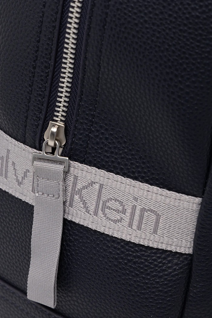 Batoh Calvin Klein Jeans námořnická modř LV04G3158G