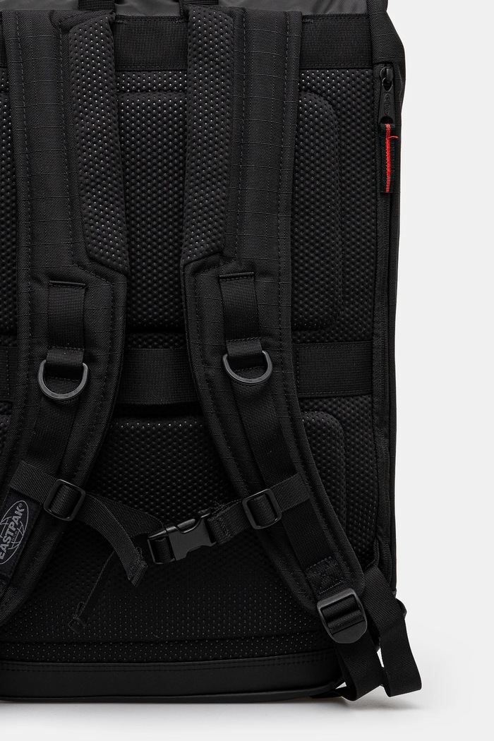 Akcesoria Eastpak plecak Tecum Roll Cnnct EK0A5BFN9S31 czarny