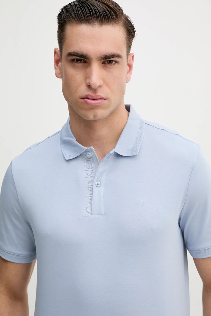 Bombažen polo Calvin Klein Brez vzorca modra K10K114135