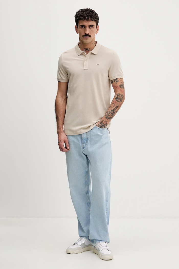 Tommy Jeans polo tričko pánske bavlnené DM0DM20676 béžová SS26