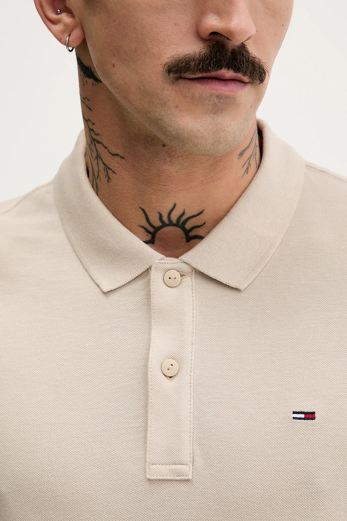 Tommy Jeans polo tričko pánske bavlnené DM0DM20676 béžová