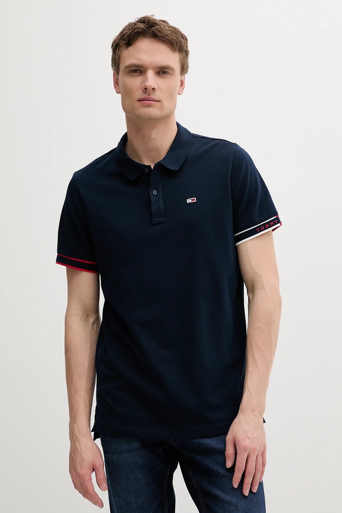 Pamučna polo majica Tommy Jeans sitni uzorak mornarsko plava DM0DM21306
