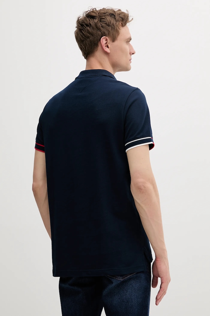 Pamučna polo majica Tommy Jeans DM0DM21306 mornarsko plava SS25