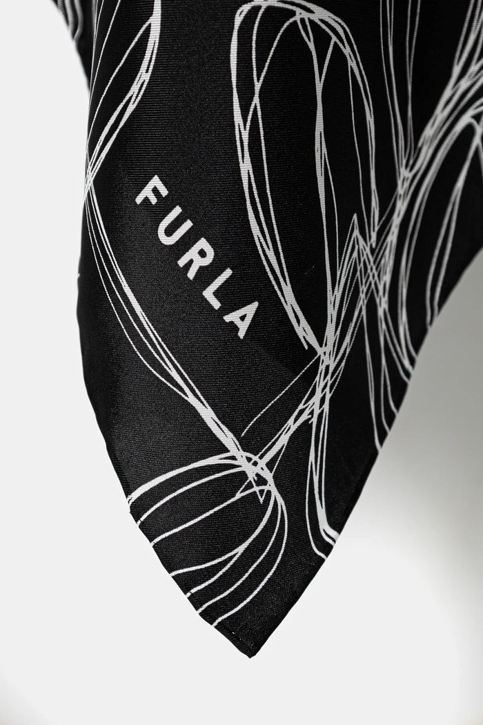 Svileni rubac Furla WT00021.BX3591.O6000 crna SS25