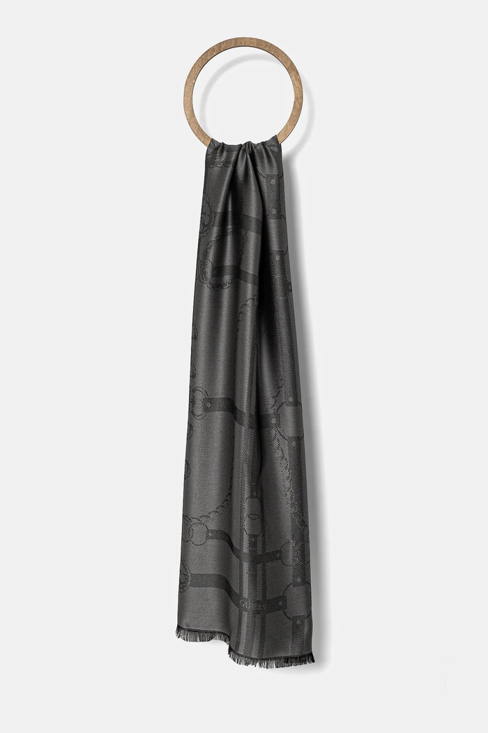 Guess Šála Guess JACQUARD šedá AW5264.VIS03