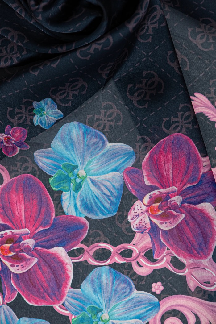 Doplňky Hedvábný šátek Guess FOULARD AW5272.SIL13 námořnická modř